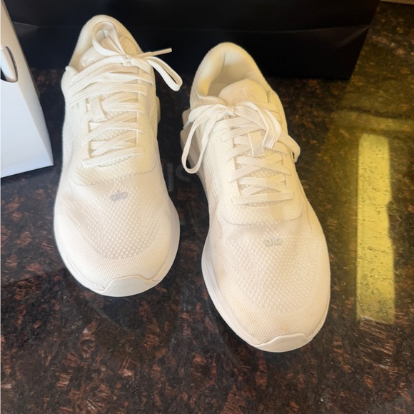 ALO RUNNER - Picture 2 of 5